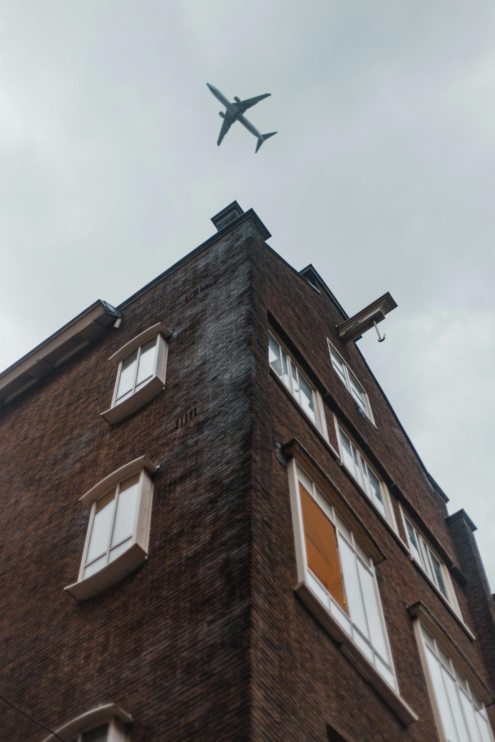 Unusual plane flying low over Battersea – anyone know what this is?