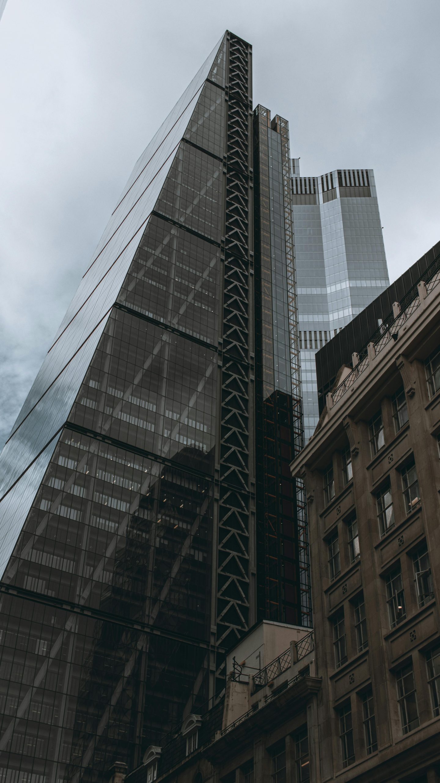 What if the Leadenhall Building / Cheesegrater was not built at 10degree angle?