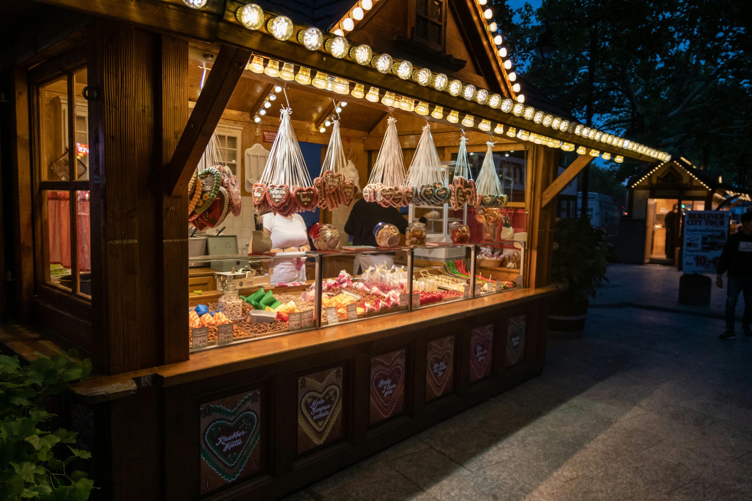 Tourist charged £899 for two packets of sweets by Oxford Street US-style candy store