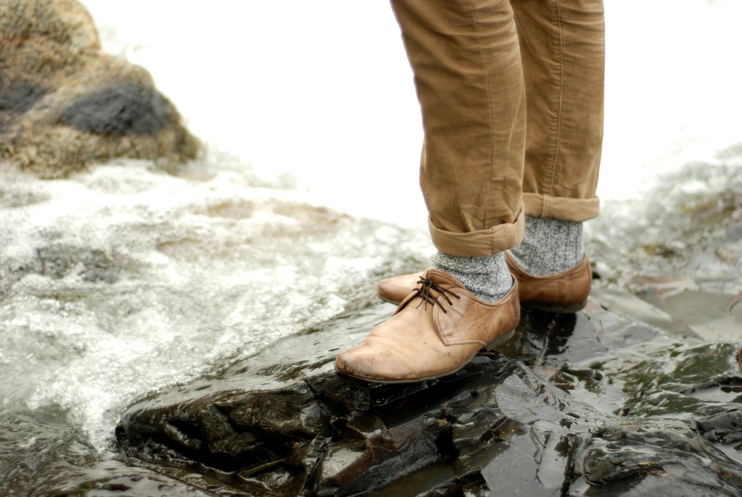 Is it true in the London perhaps the U.K. men wearing brown or tan shoes is seen as an indicator of lower class status?