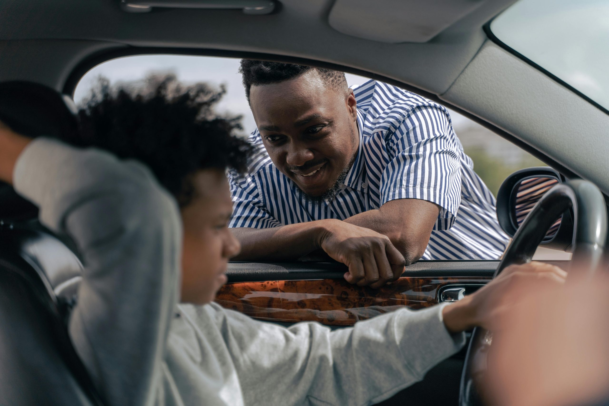 Advice for renting car to drive around UK as American student