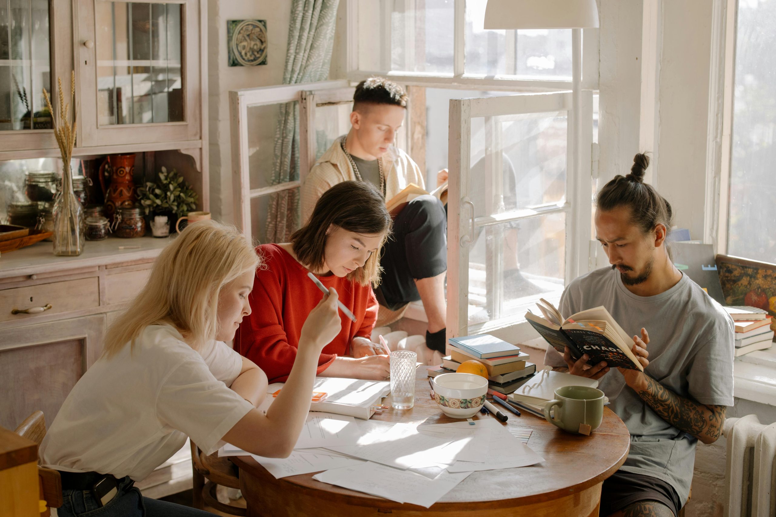 Is it possible for a university student to find students who want to learn Chinese?
