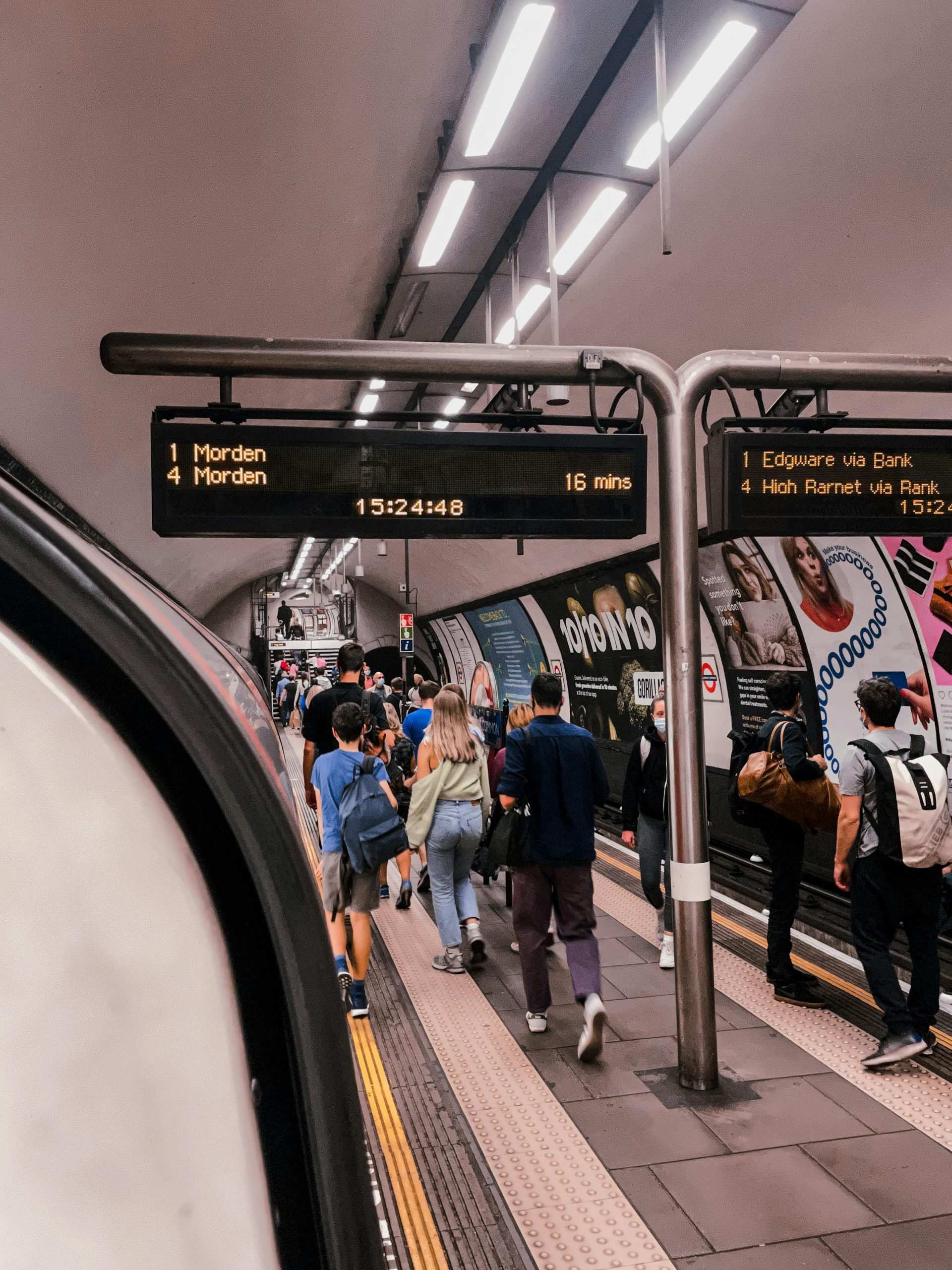 🎧 The Great Central Line Headphone Scrutiny