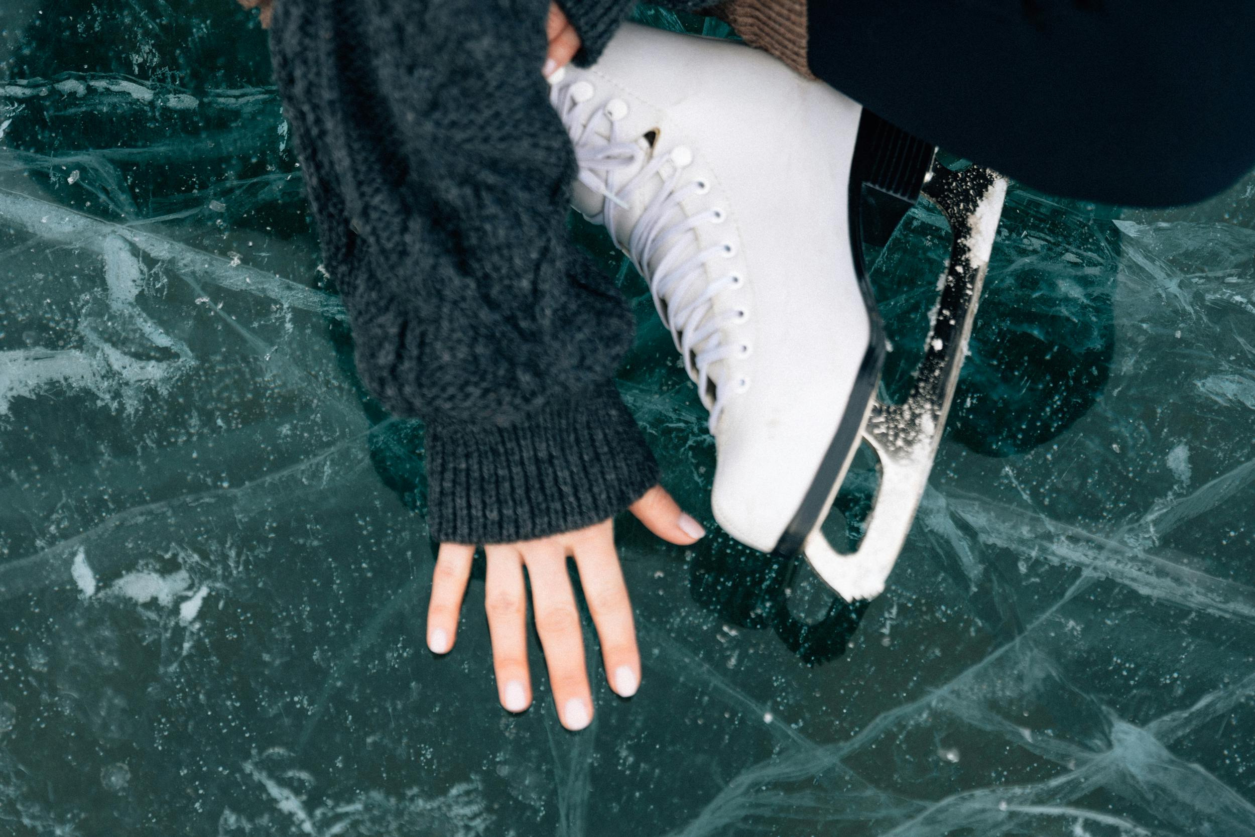 Any lakes/ponds that freeze for ice skating within 1–2 hours of London?