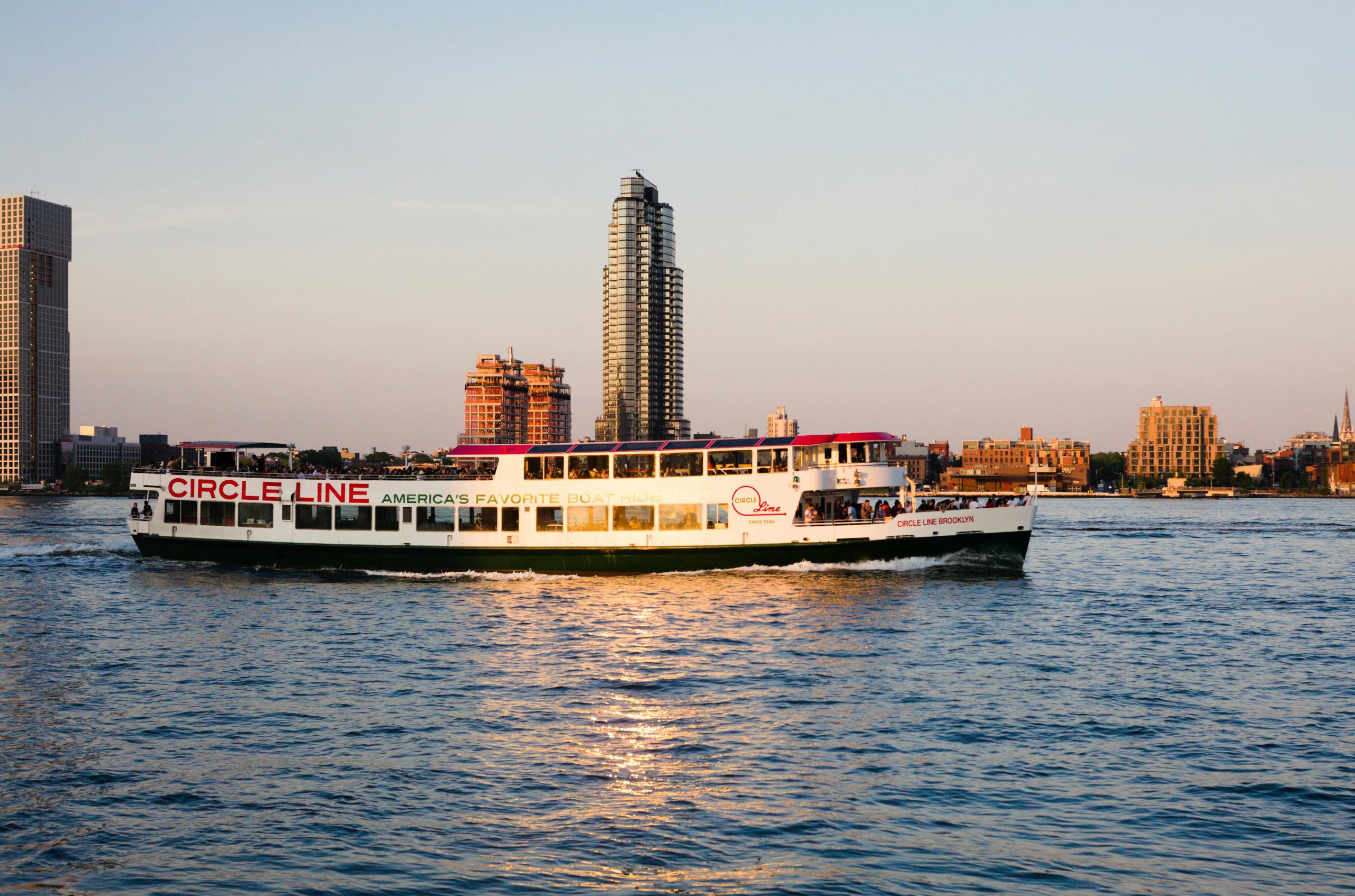 Wedding on the Circle line