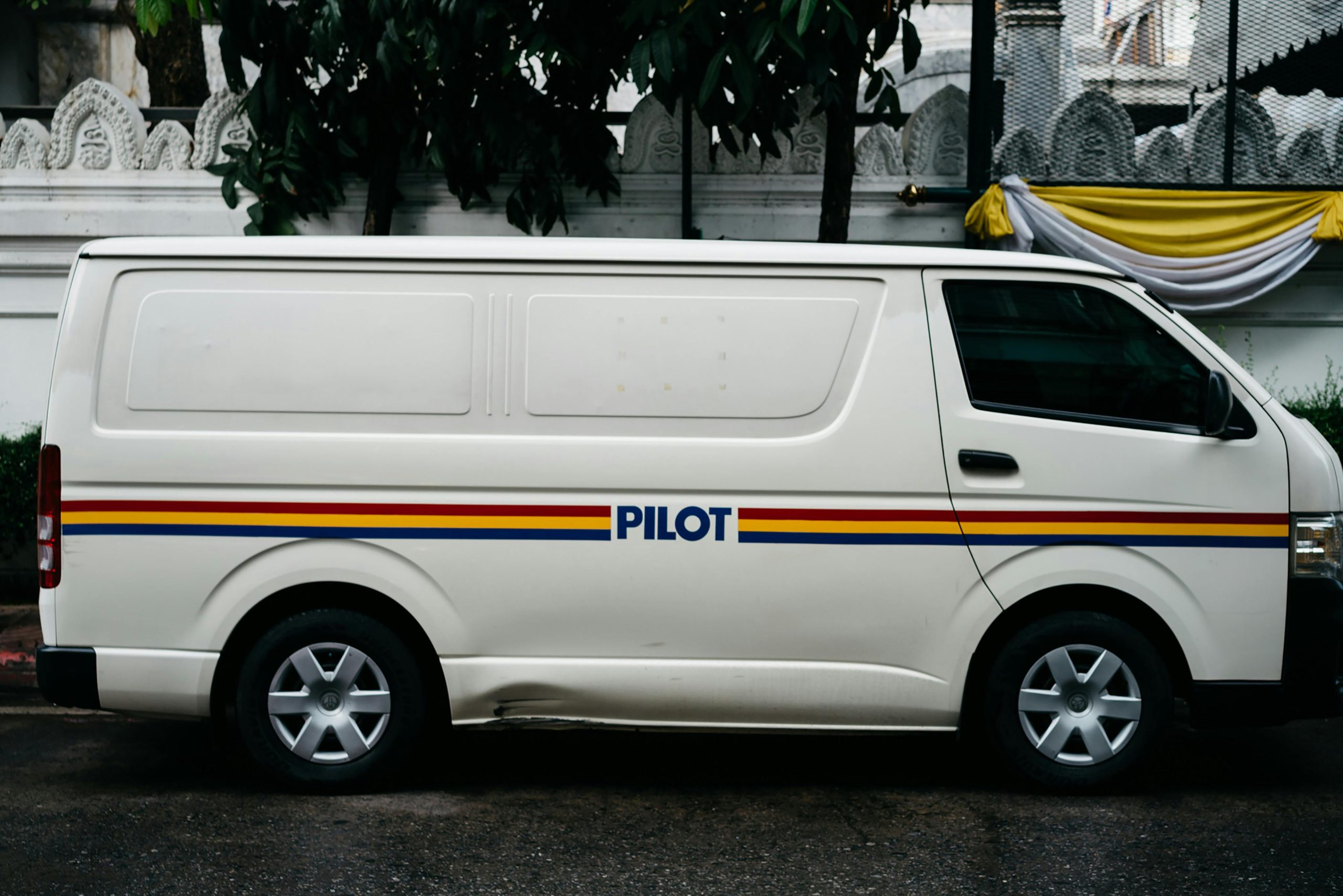 Did the MFI in Colindale have little branded vans you could borrow in the mid-80s?