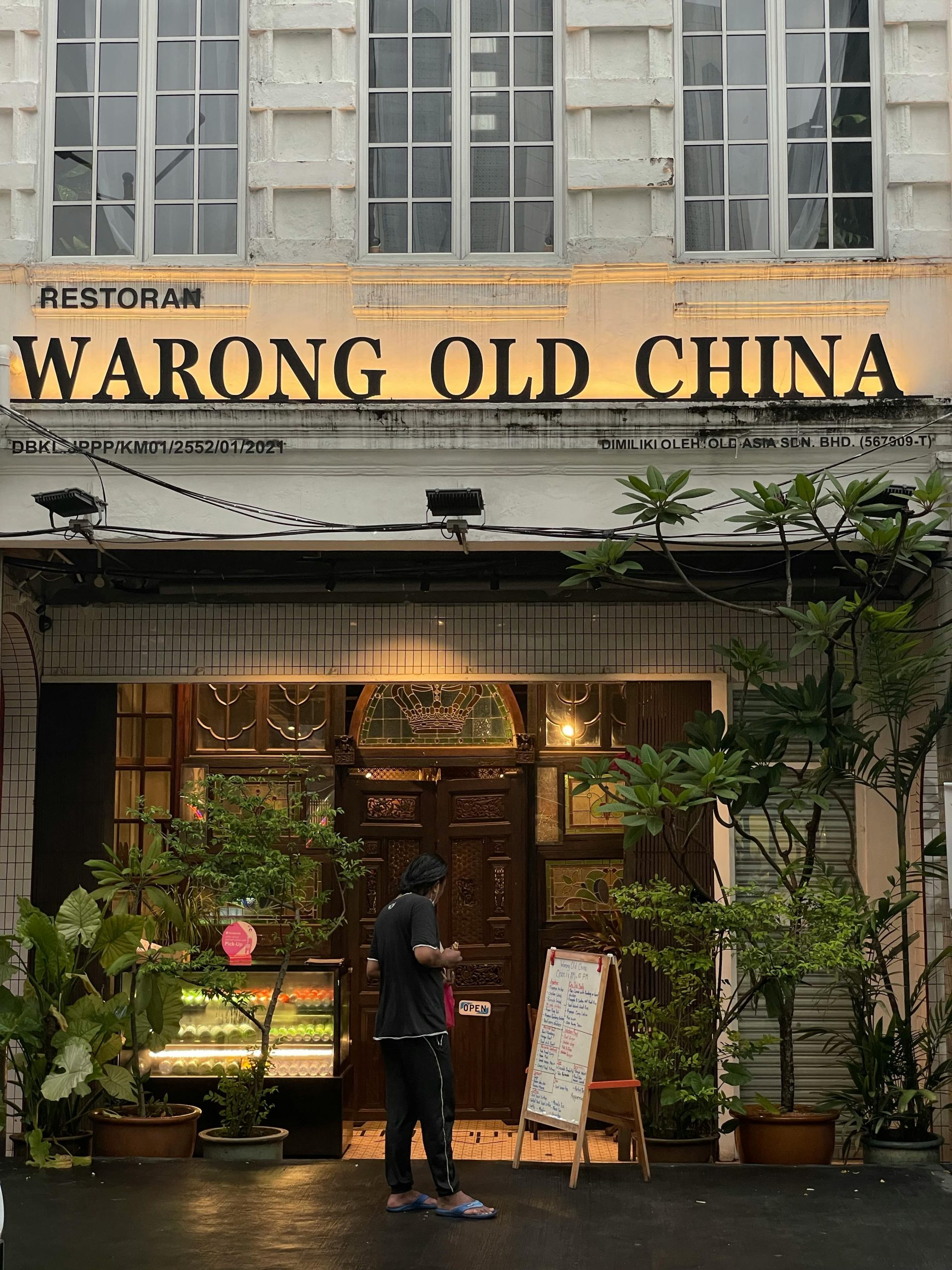 Trying to find an old restaurant in The Strand