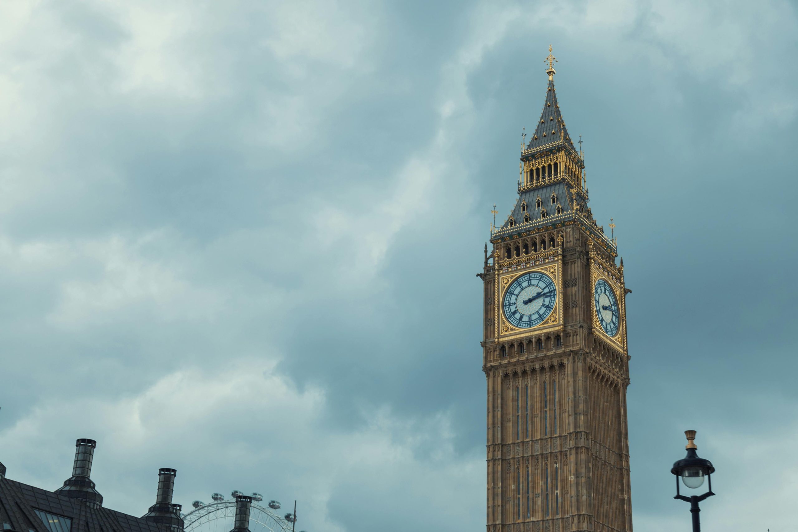 How common is 9.30 to 6.30pm for London office jobs?