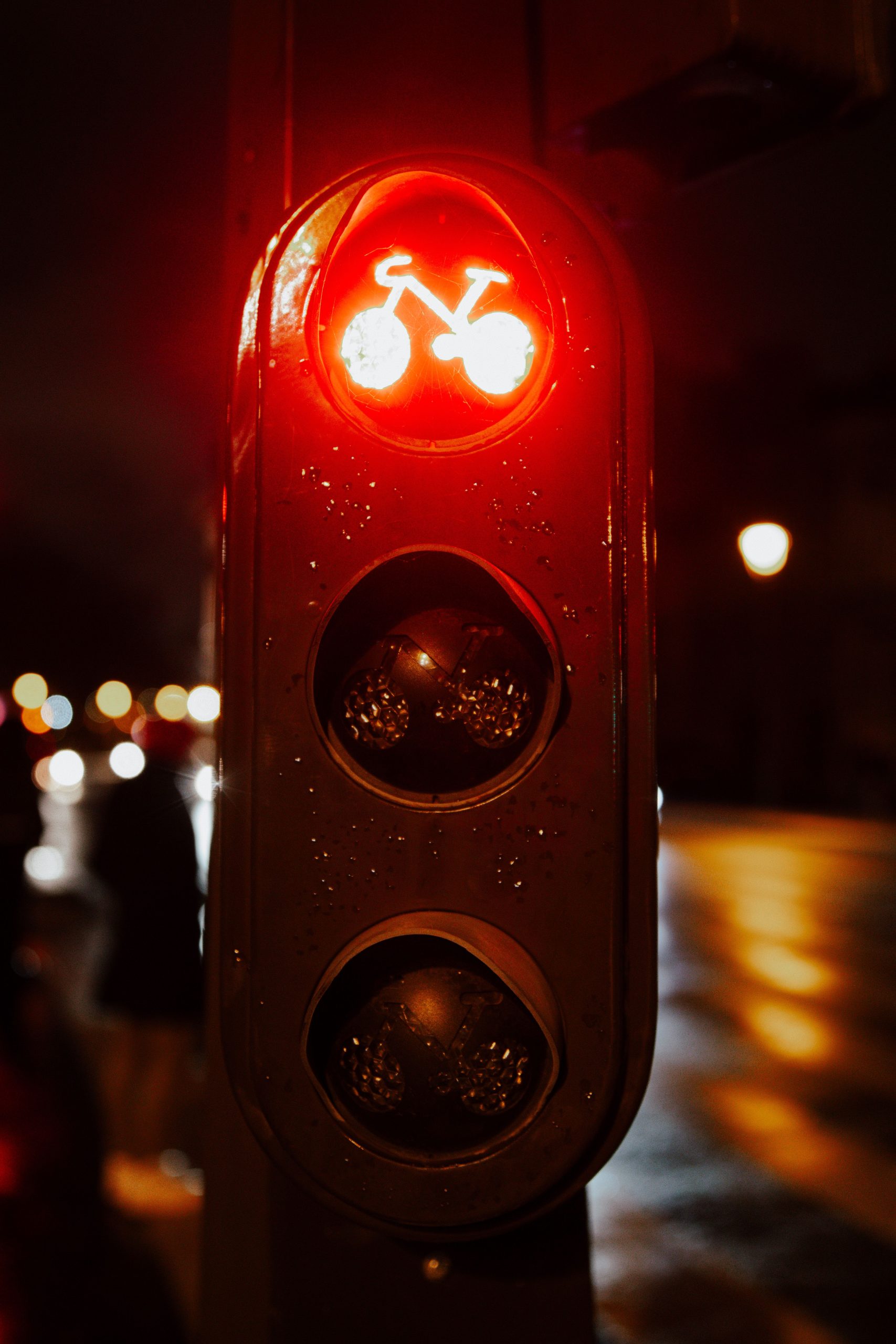 Are cyclists exempt from red lights?