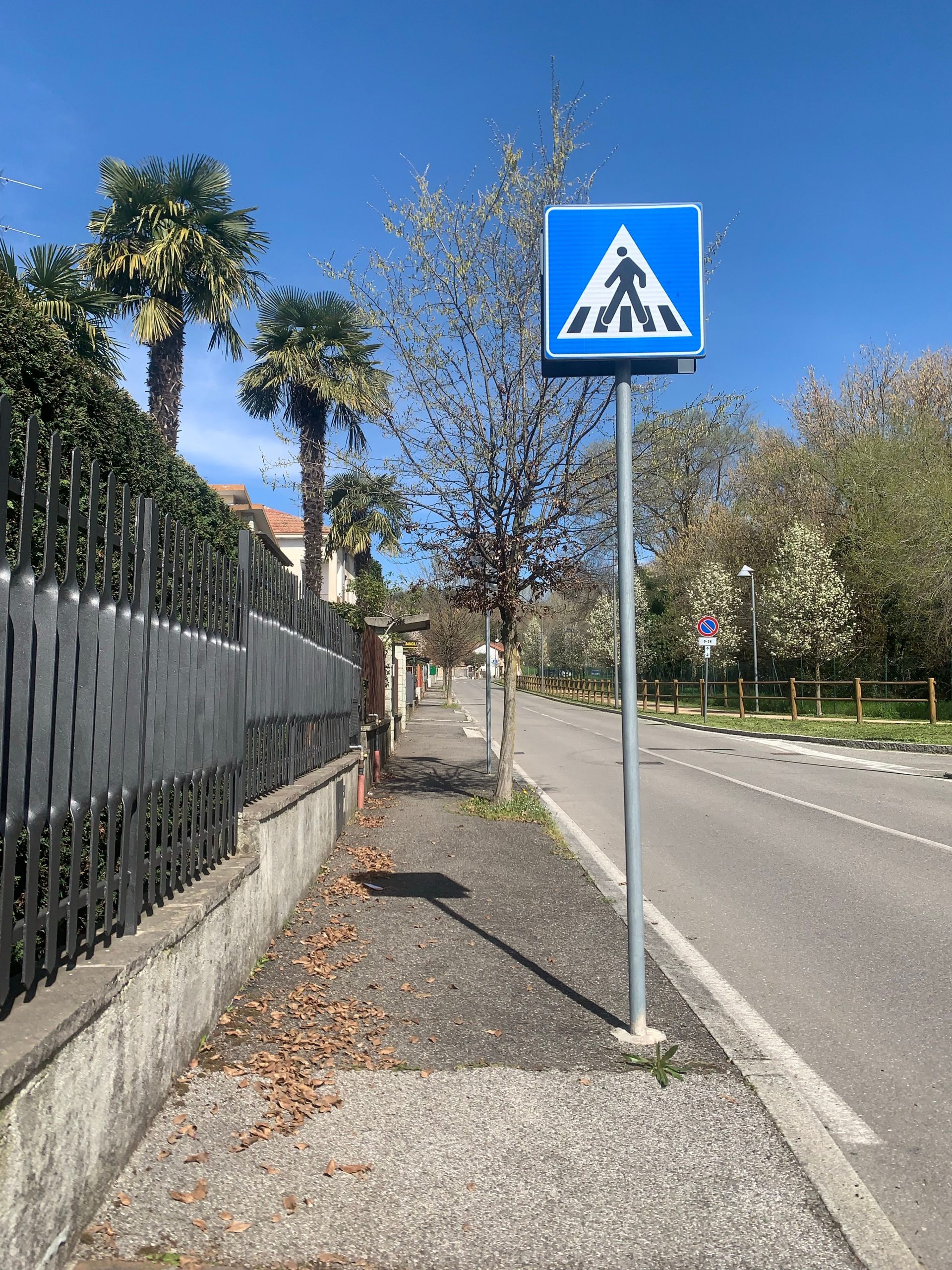 Are pedestrians allowed to cross here?