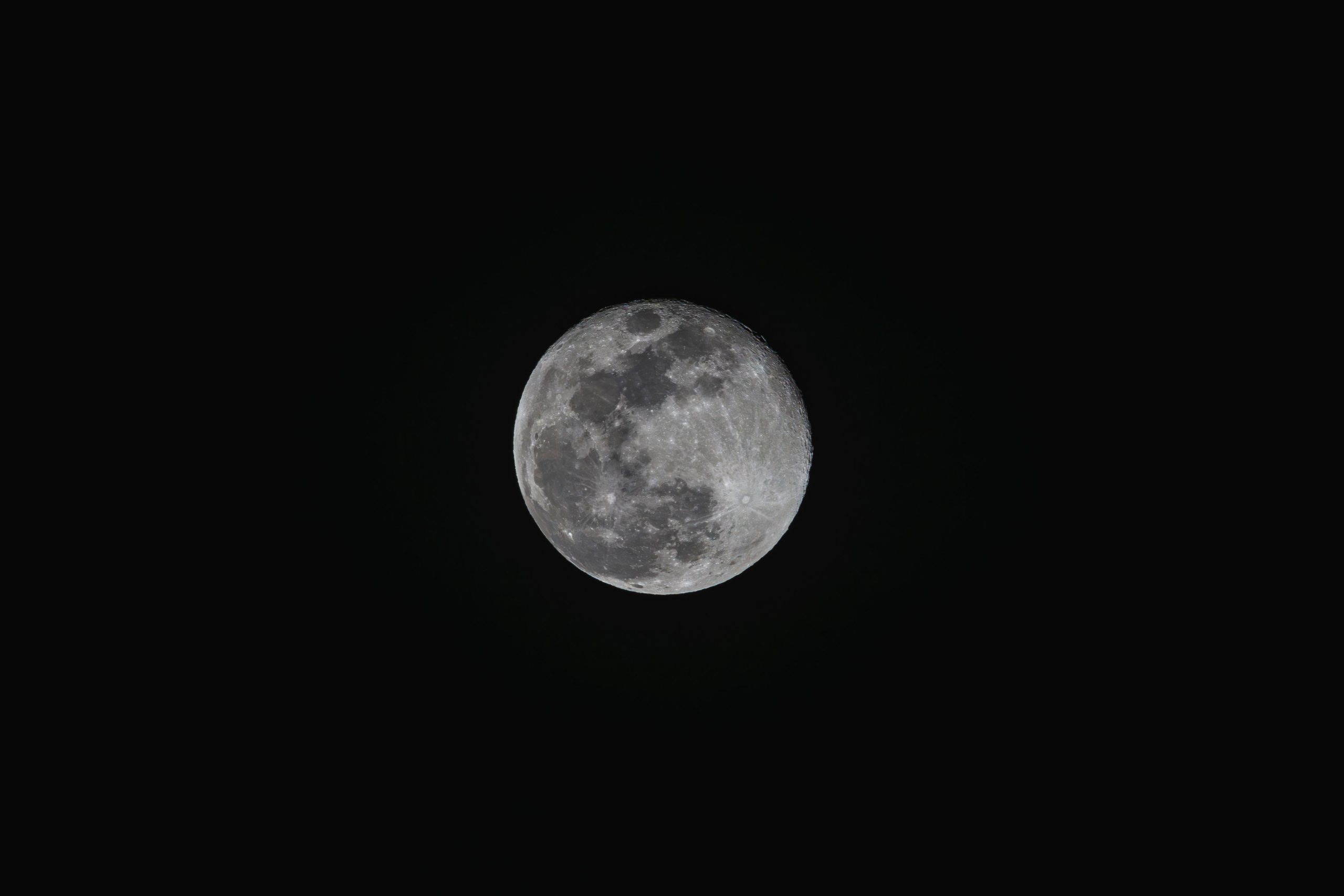 Tonight the moon in London was crazy, anyone knows why the moon was red?