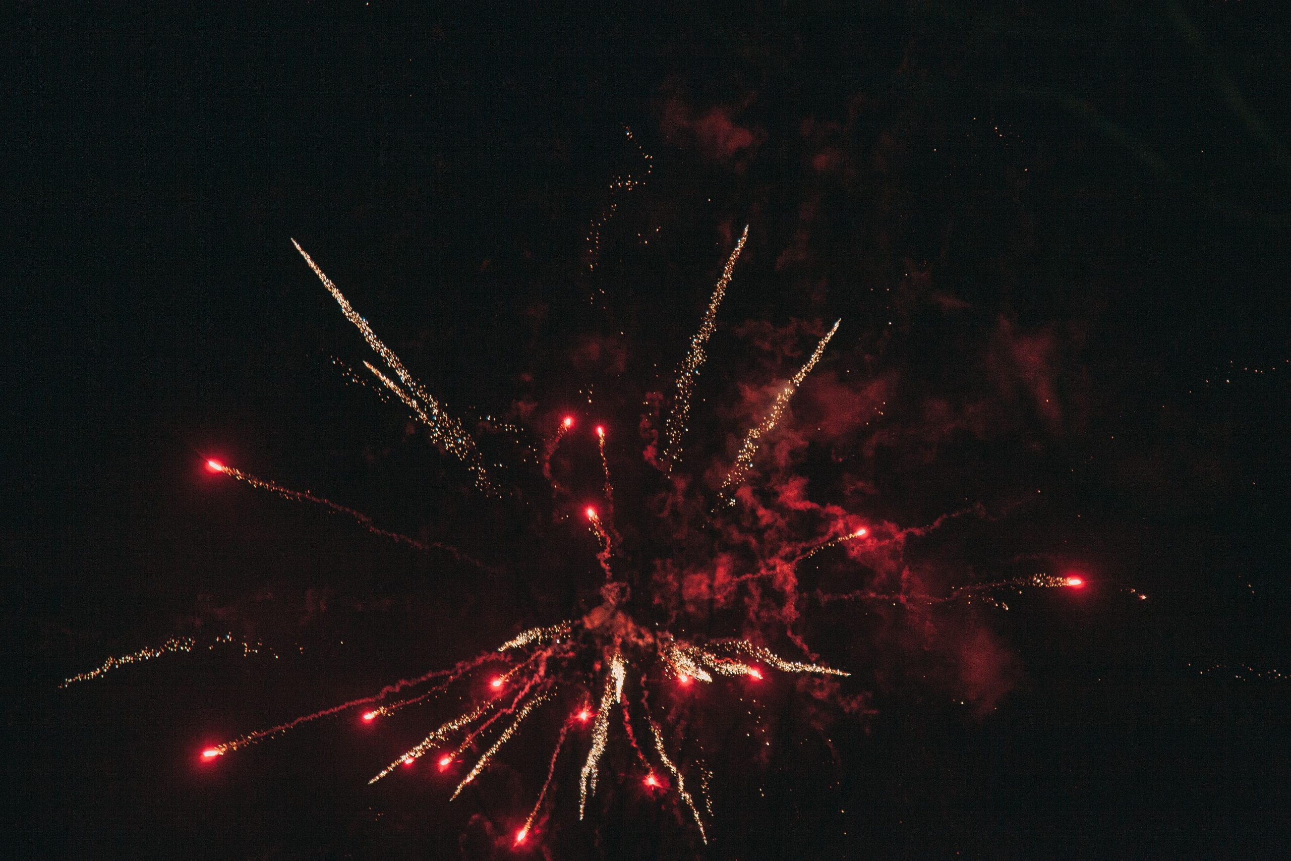 Who the everloving F is setting off flares/fireworks in SE at this ungodly hour